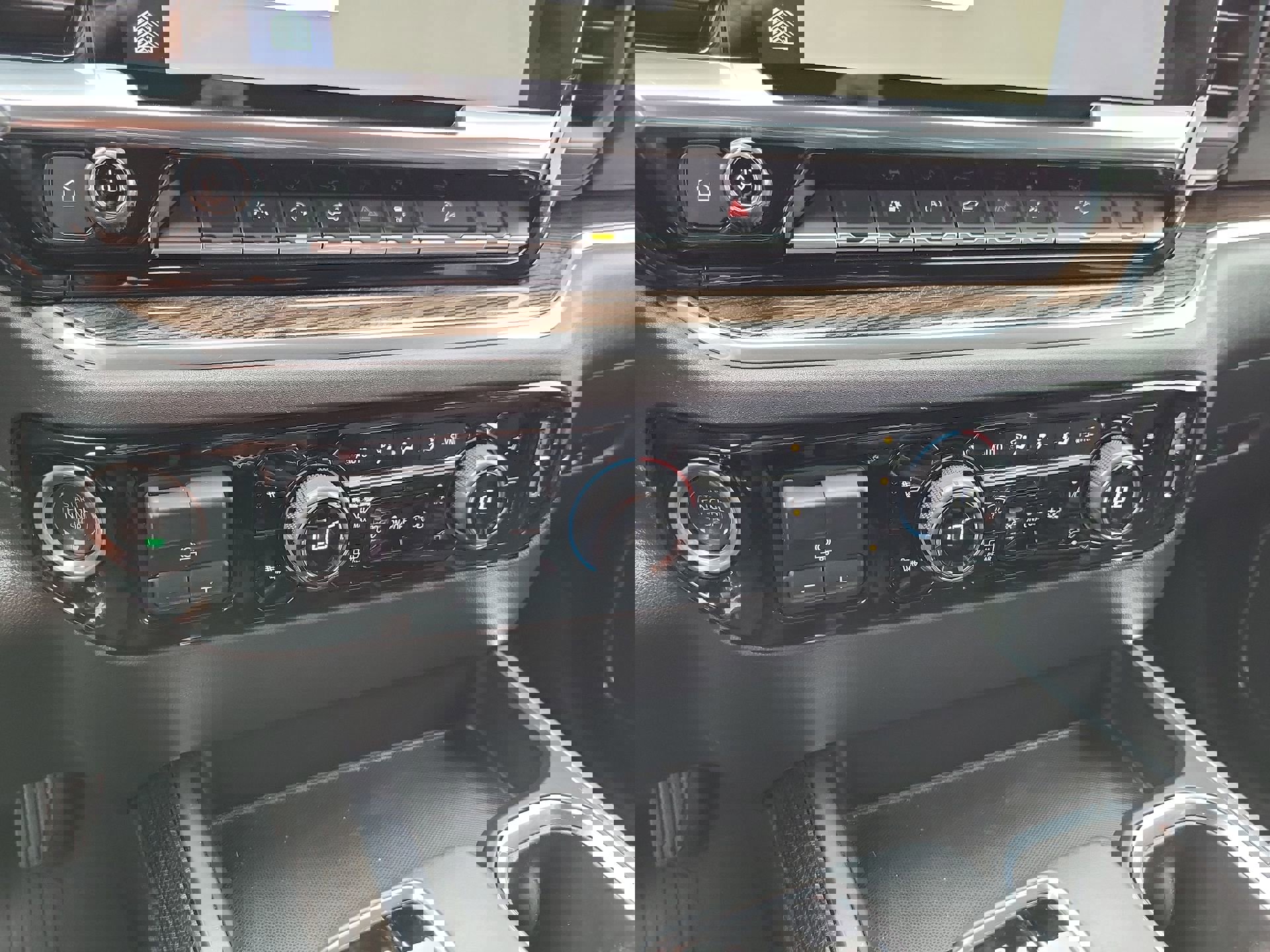 Used 2024 Chevrolet Silverado 1500 LT Trail Boss w/ Convenience Package II image 17