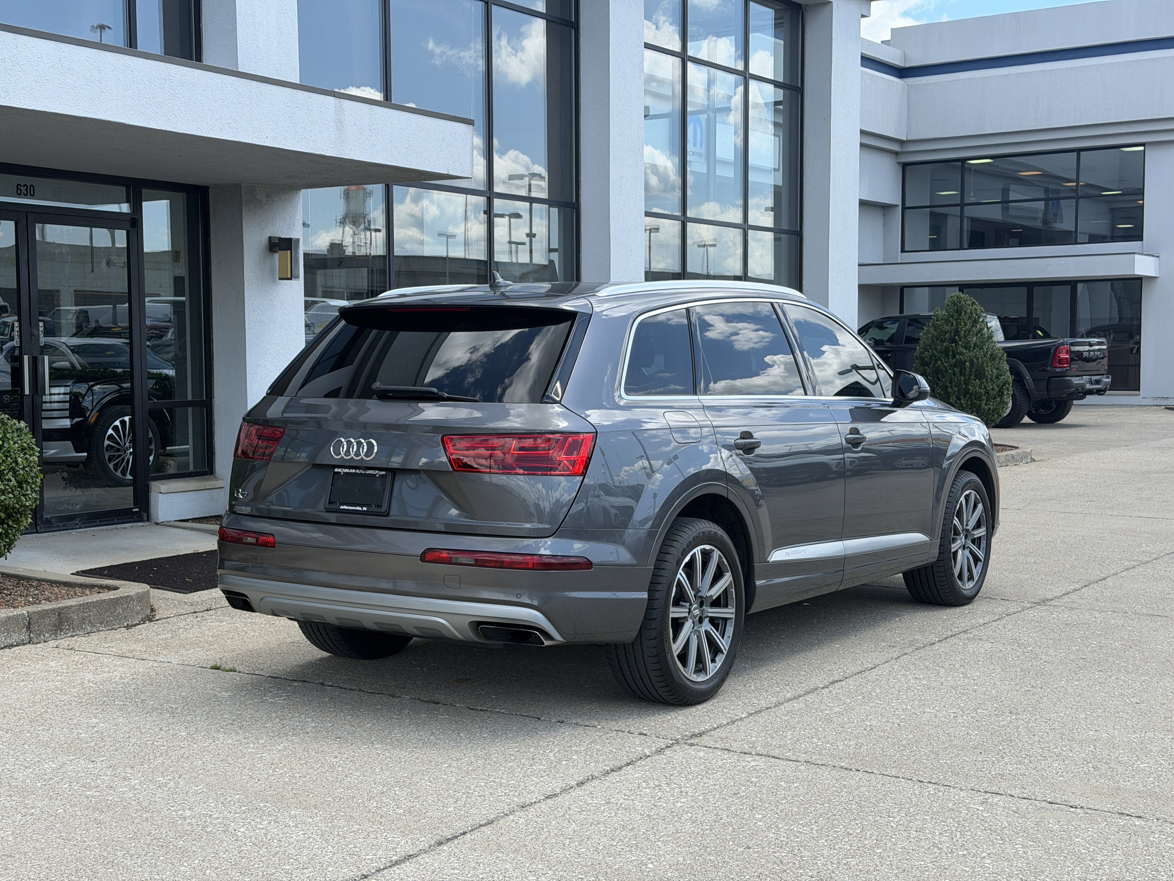 Used 2019 Audi Q7 3.0T Premium w/ Convenience Package AWD/4WD image 4