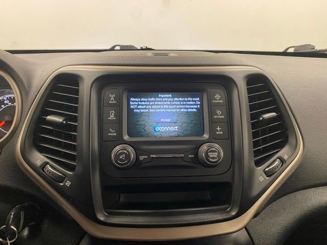 Used 2015 Jeep Cherokee Sport image 11