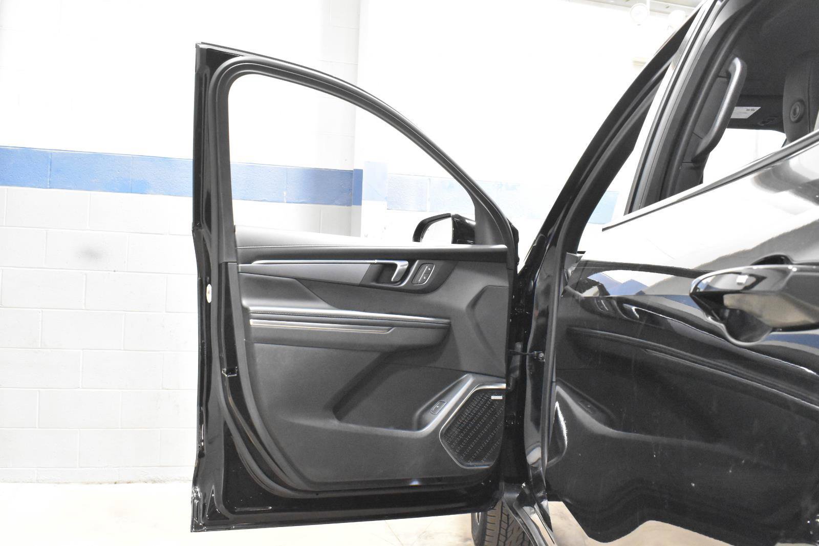 Used 2025 Buick Enclave Sport Touring FWD image 13