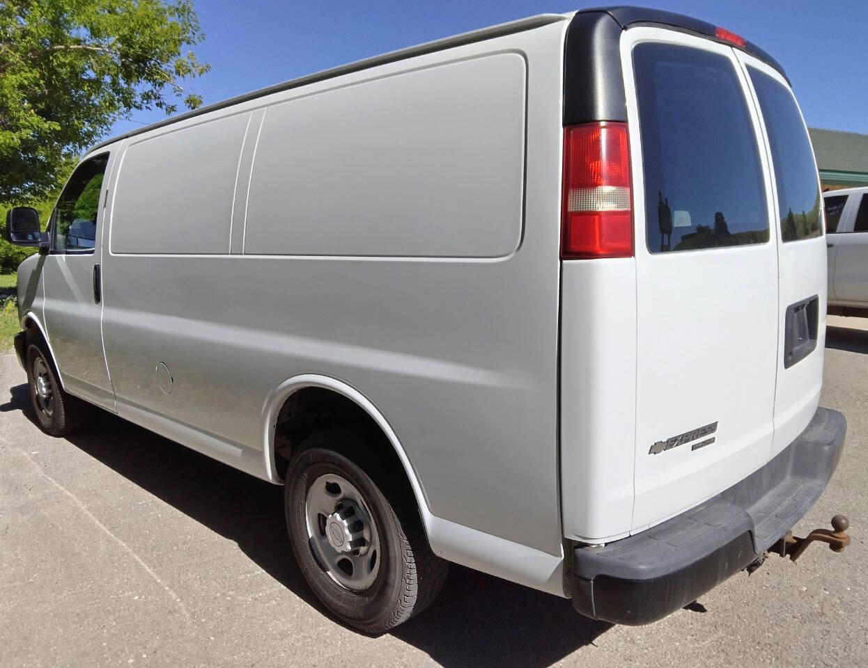 Used 2015 Chevrolet Express 2500 image 3