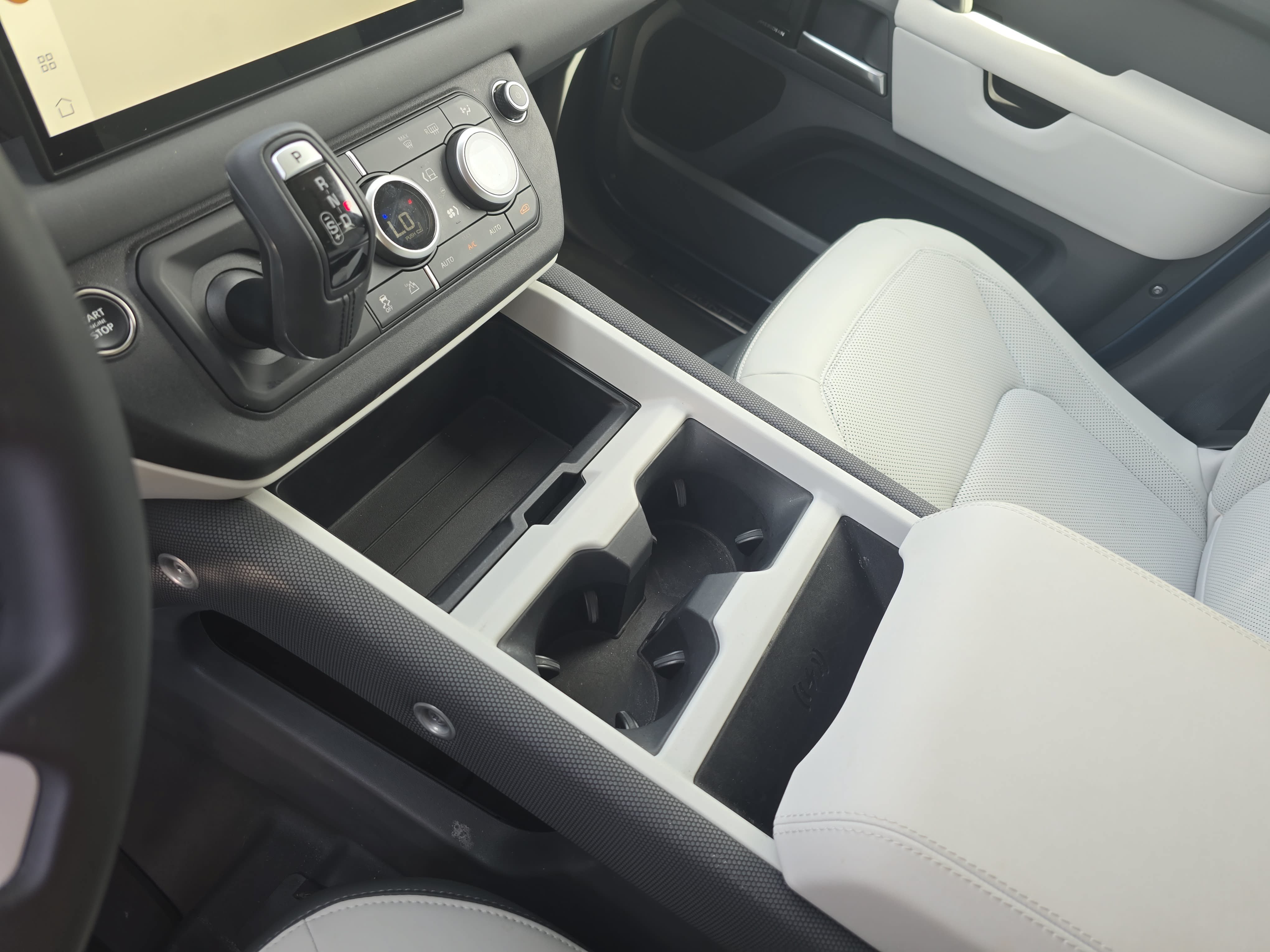Certified 2025 Land Rover Defender 110 S AWD/4WD image 25
