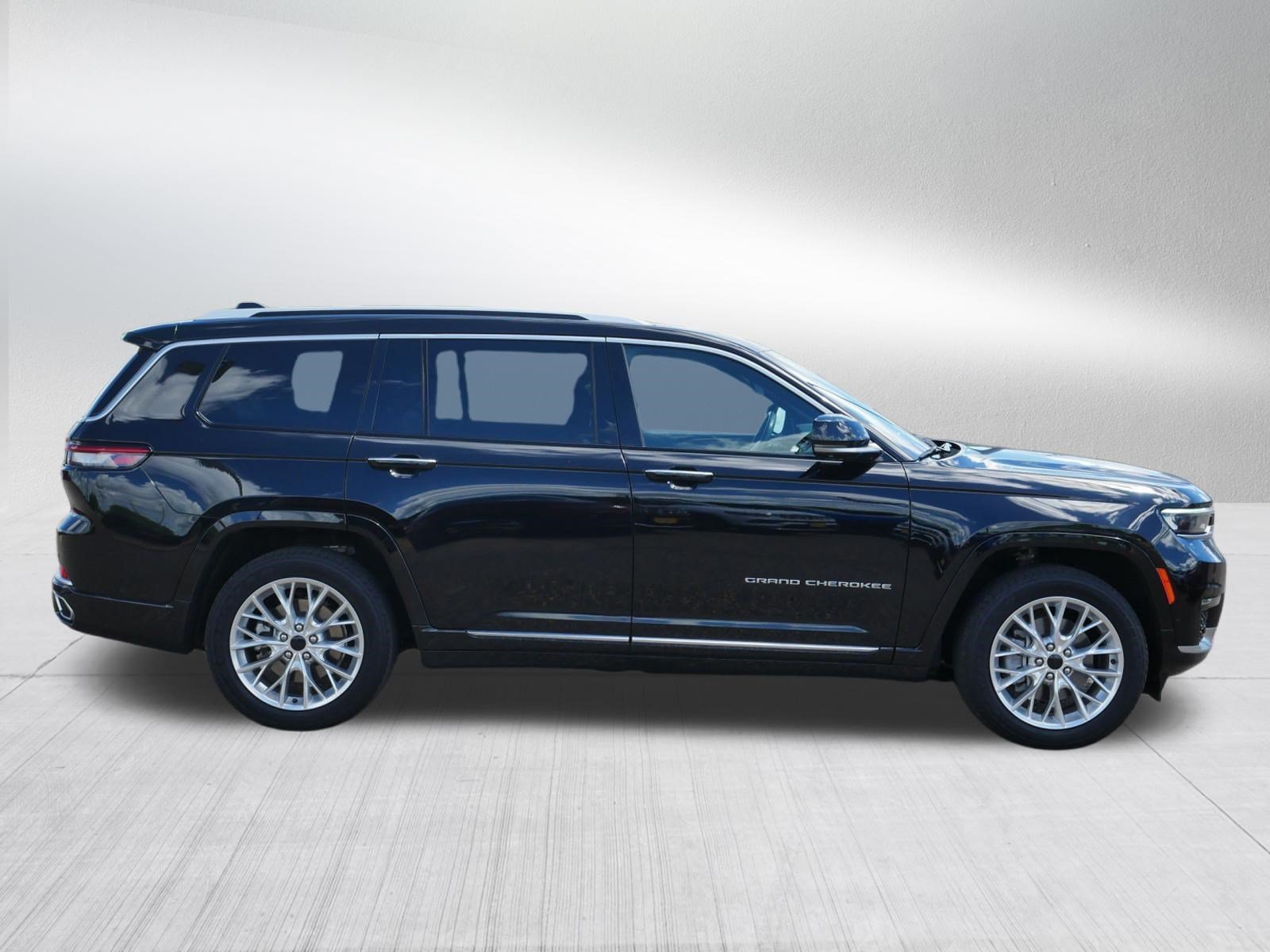 Used 2021 Jeep Grand Cherokee L Summit w/ Advanced Protech Group IV AWD/4WD image 8