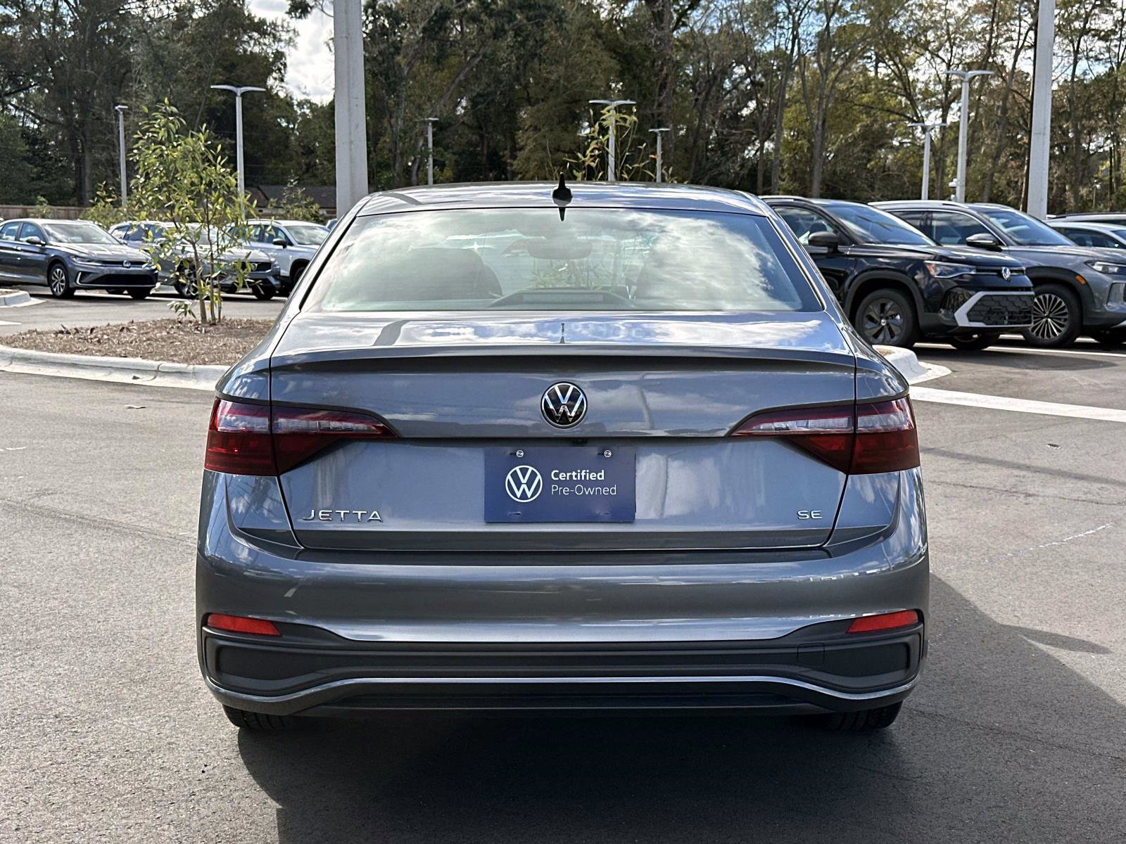 Used 2023 Volkswagen Jetta SE w/ Panoramic Sunroof Package image 4