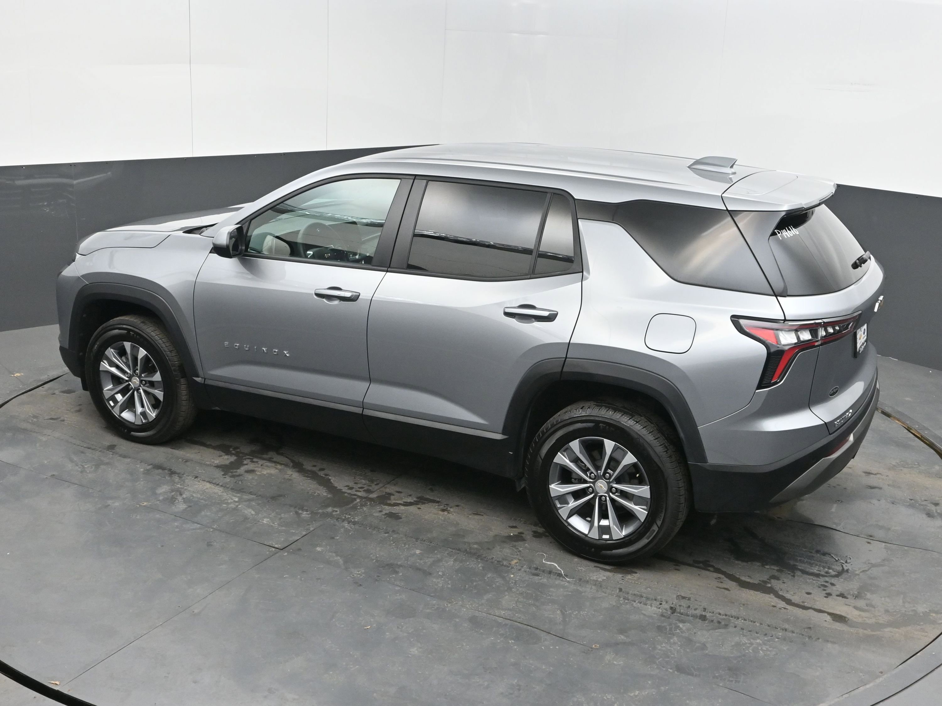 Used 2025 Chevrolet Equinox LT image 32