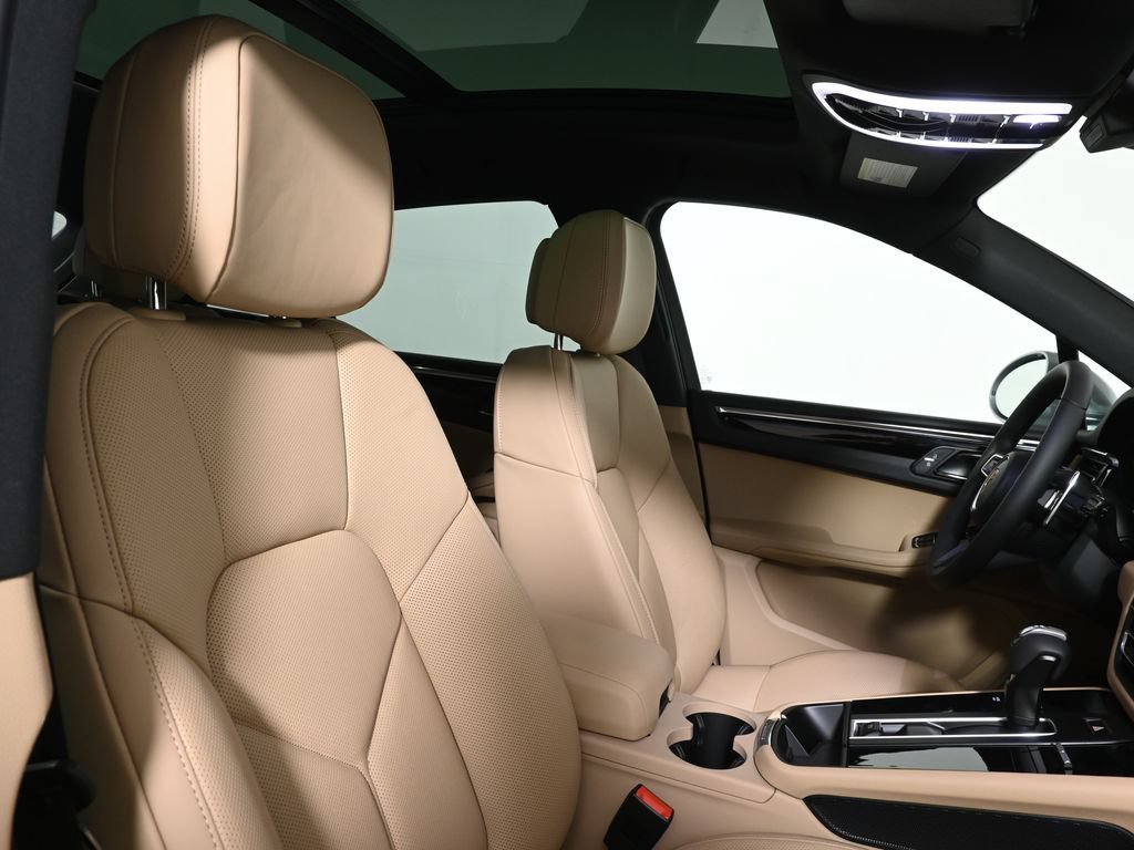 New 2026 Porsche Macan AWD/4WD image 38