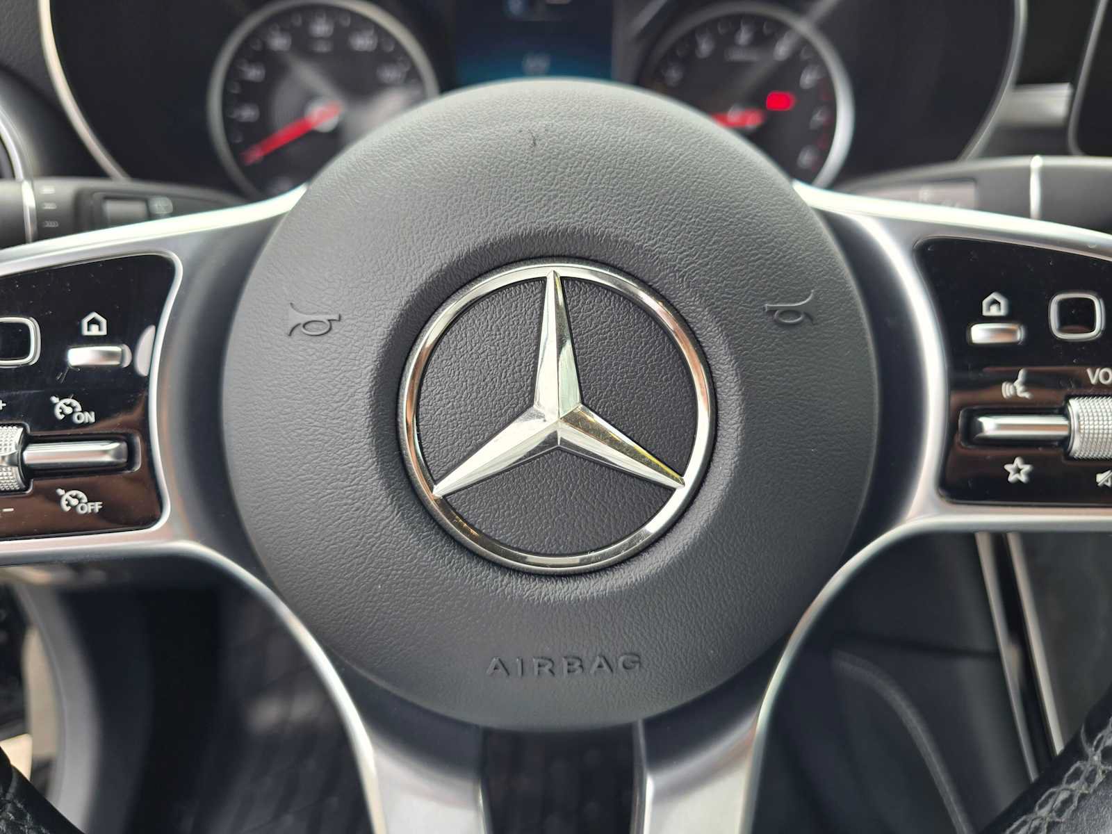 Used 2021 Mercedes-Benz GLC 300 4MATIC image 23