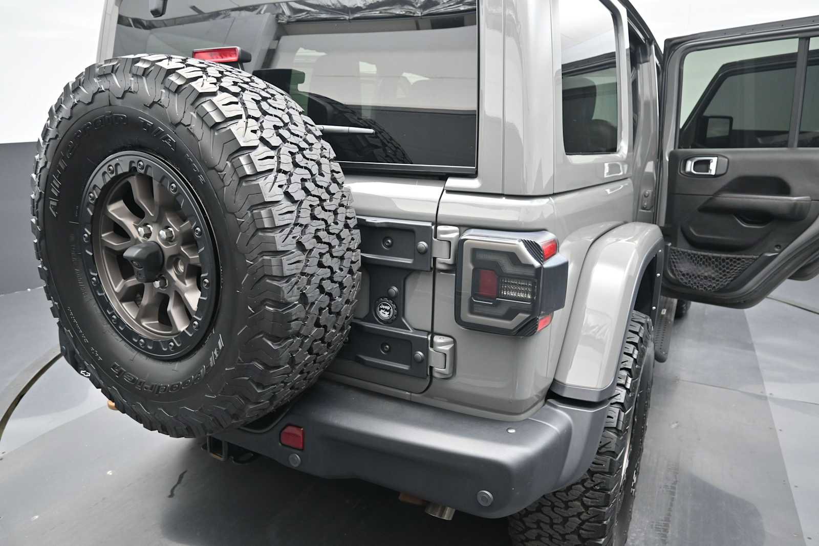 Used 2021 Jeep Wrangler Unlimited Rubicon w/ Dual Top Group AWD/4WD image 10