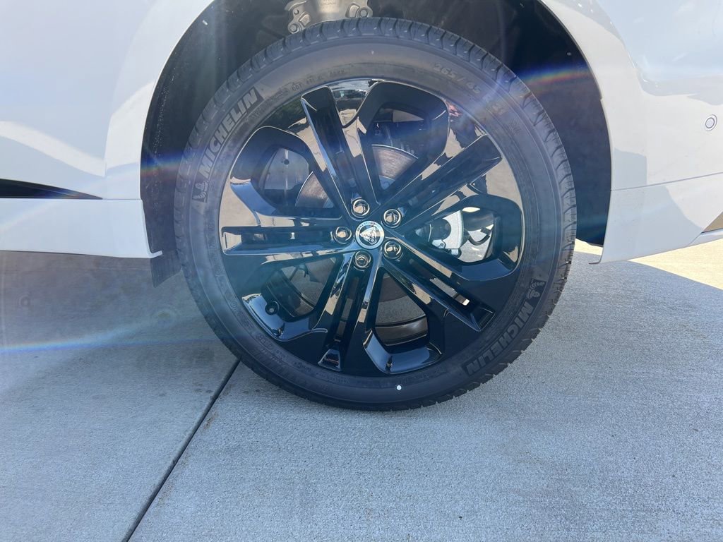 New 2025 Jaguar F-PACE R-Dynamic S image 24