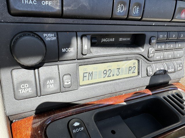 Used 2000 Jaguar XK8 Convertible RWD image 27