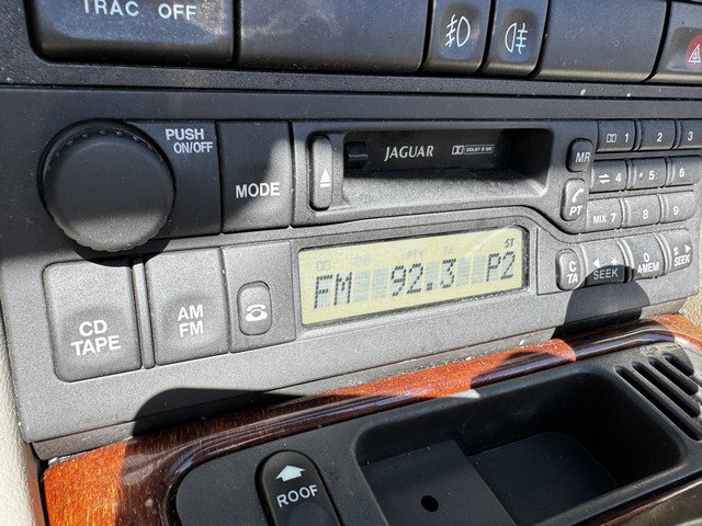 Used 2000 Jaguar XK8 Convertible image 27