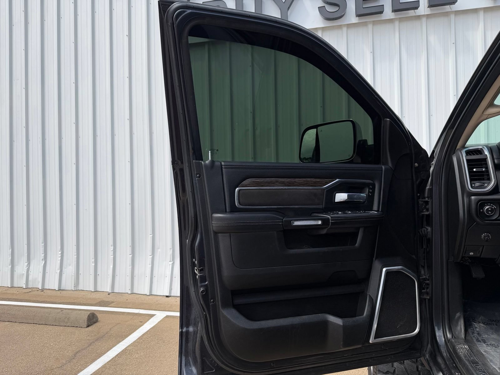 Used 2019 RAM 2500 Laramie AWD/4WD image 20