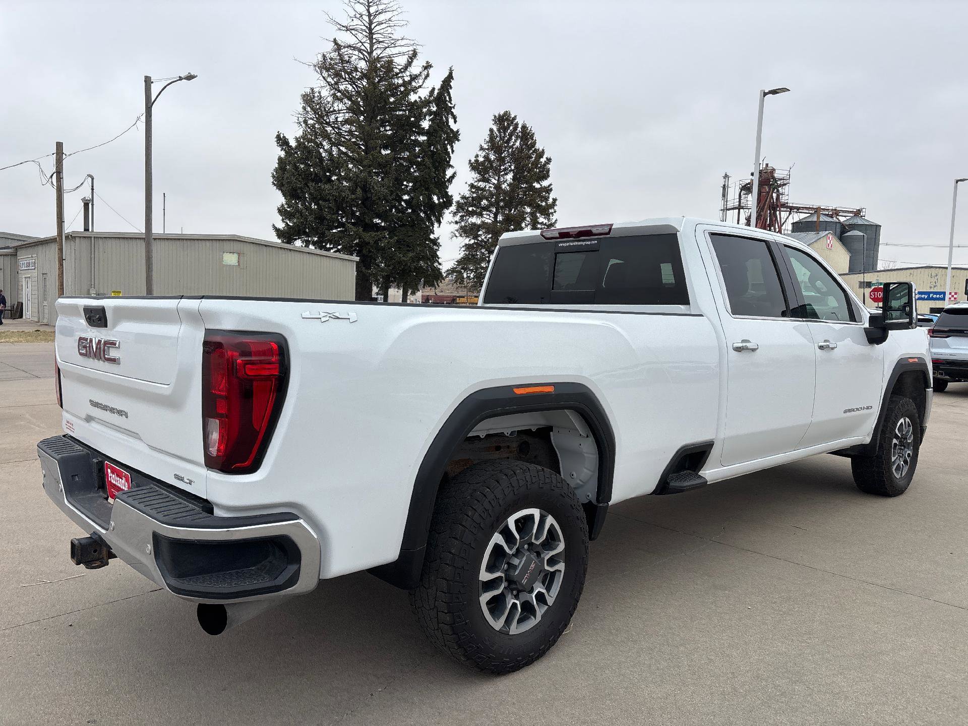 Used 2023 GMC Sierra 2500 SLT w/ SLT Preferred Package image 8