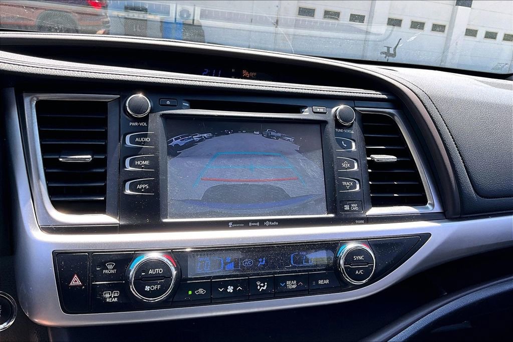 Used 2019 Toyota Highlander SE AWD/4WD image 14