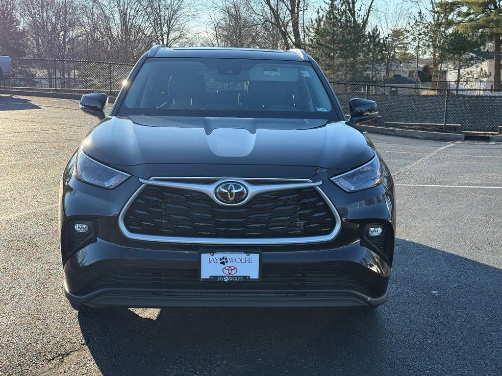 Certified 2023 Toyota Highlander XLE image 12