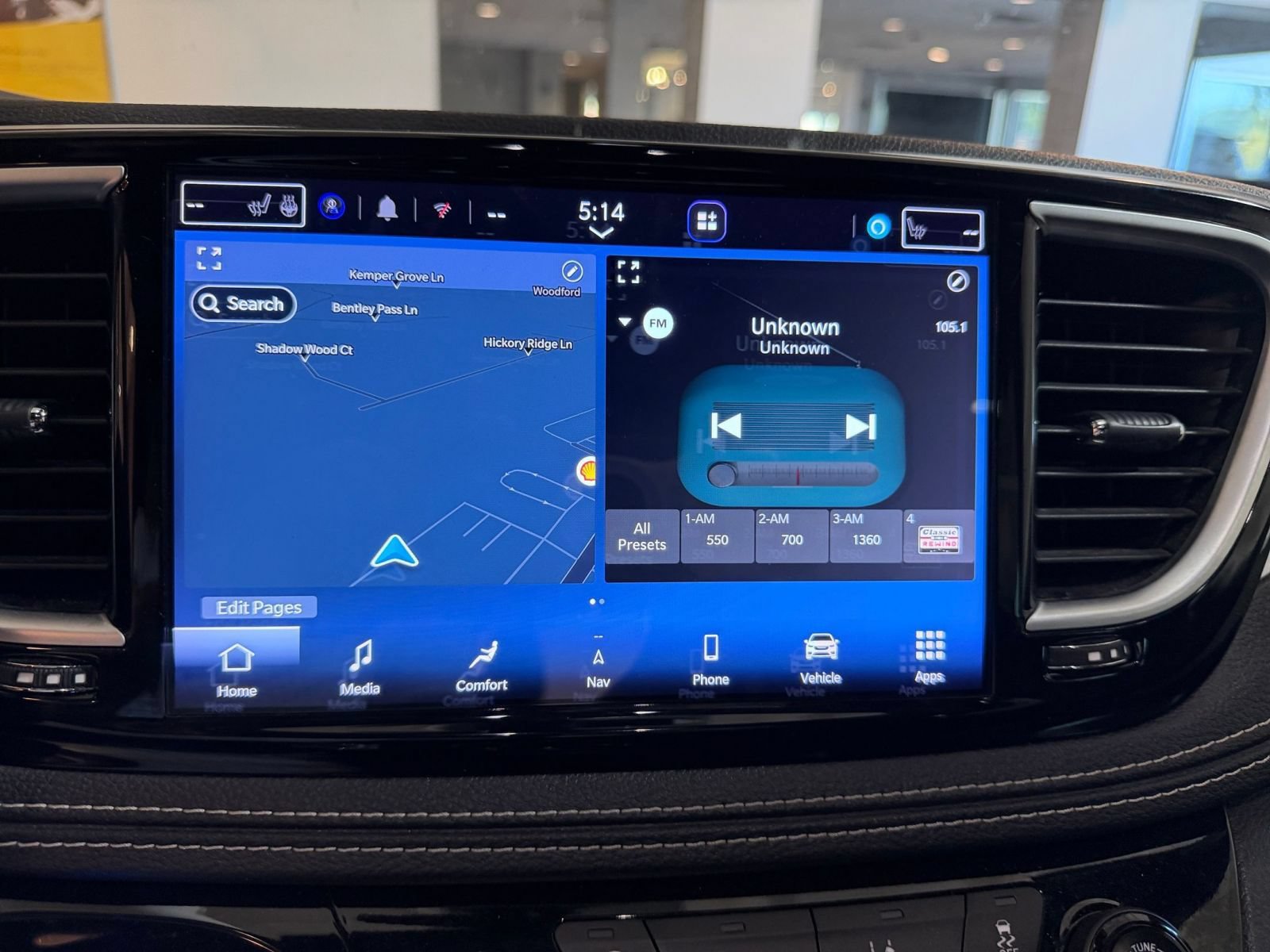 Used 2025 Chrysler Pacifica Limited FWD image 17
