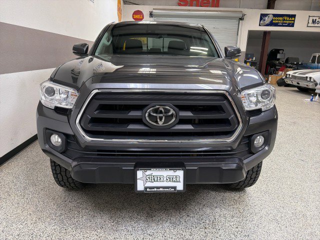 Used 2022 Toyota Tacoma SR5 w/ Technology Package image 2