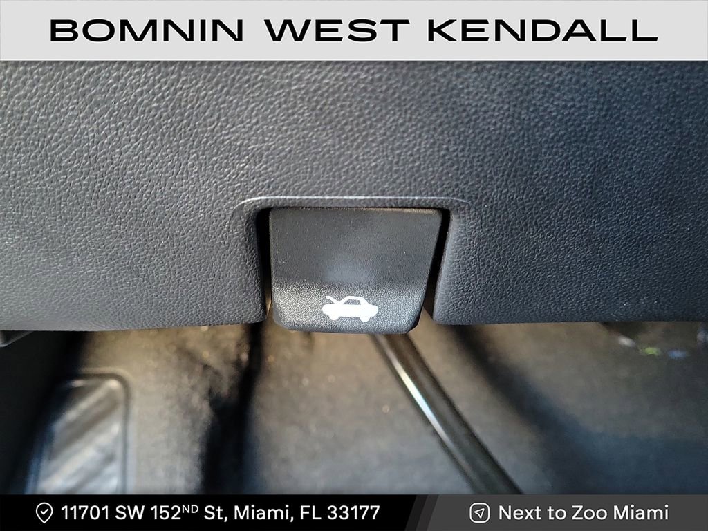 Used 2025 Chevrolet Silverado 2500 Custom w/ Custom Value Package image 28