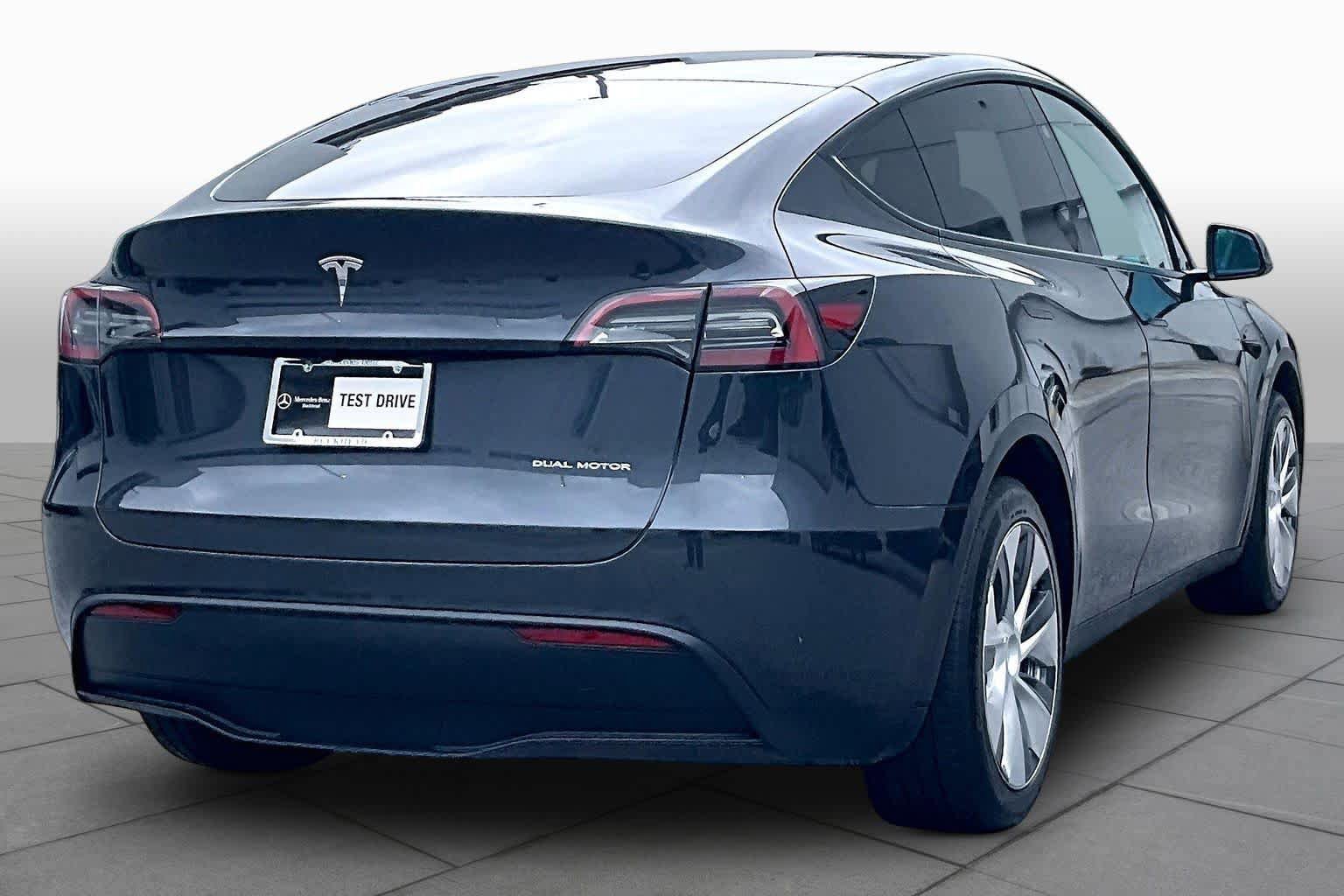 Used 2024 Tesla Model Y Long Range AWD/4WD image 11