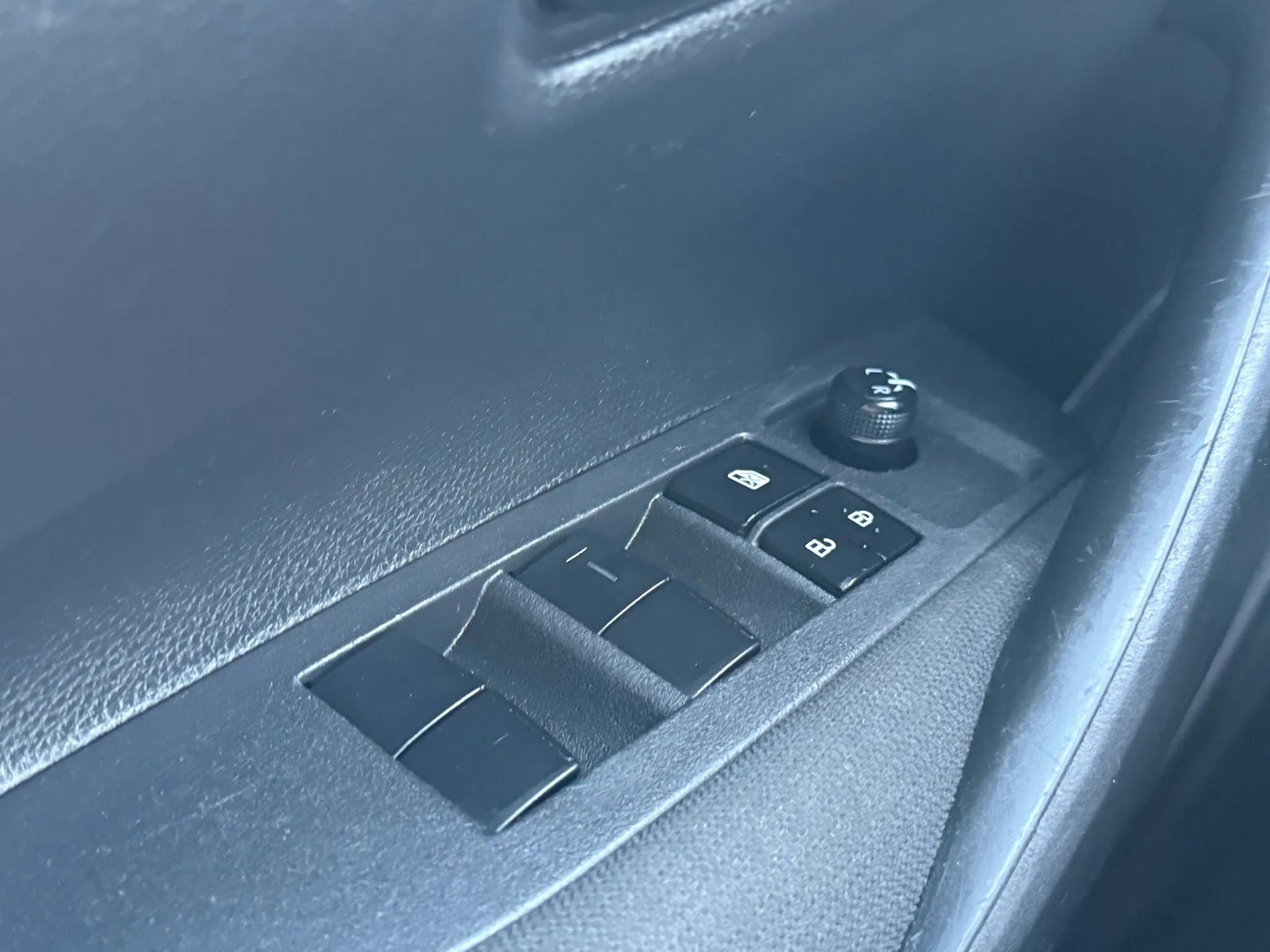 Used 2023 Toyota Corolla LE image 39