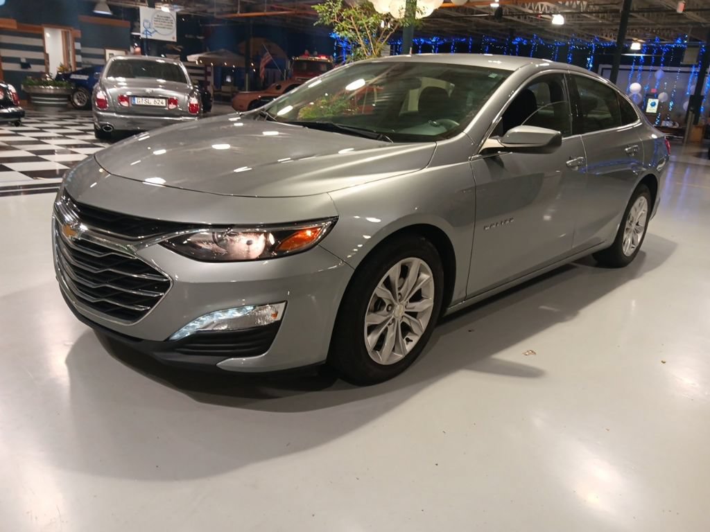 Used 2025 Chevrolet Malibu LT FWD image 3