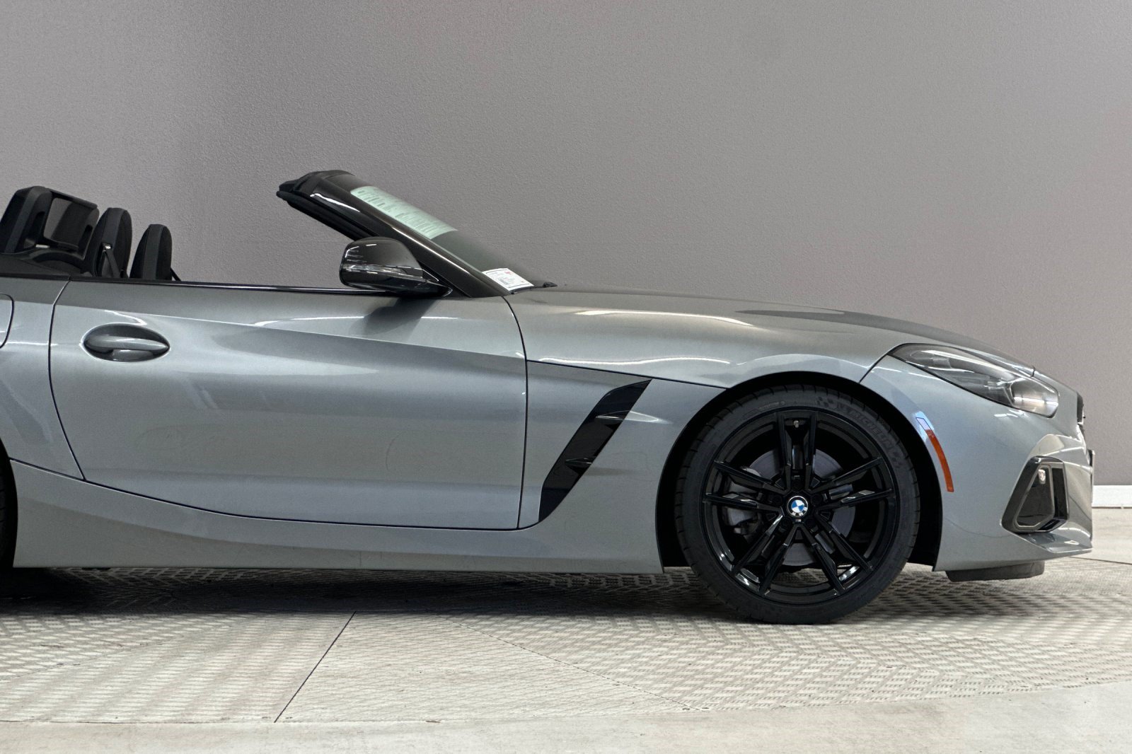 Certified 2024 BMW Z4 sDrive30i w/ Shadowloine Package RWD image 33