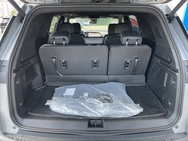New 2026 Chevrolet Traverse LT w/ Sun and Wheel Package AWD/4WD image 25