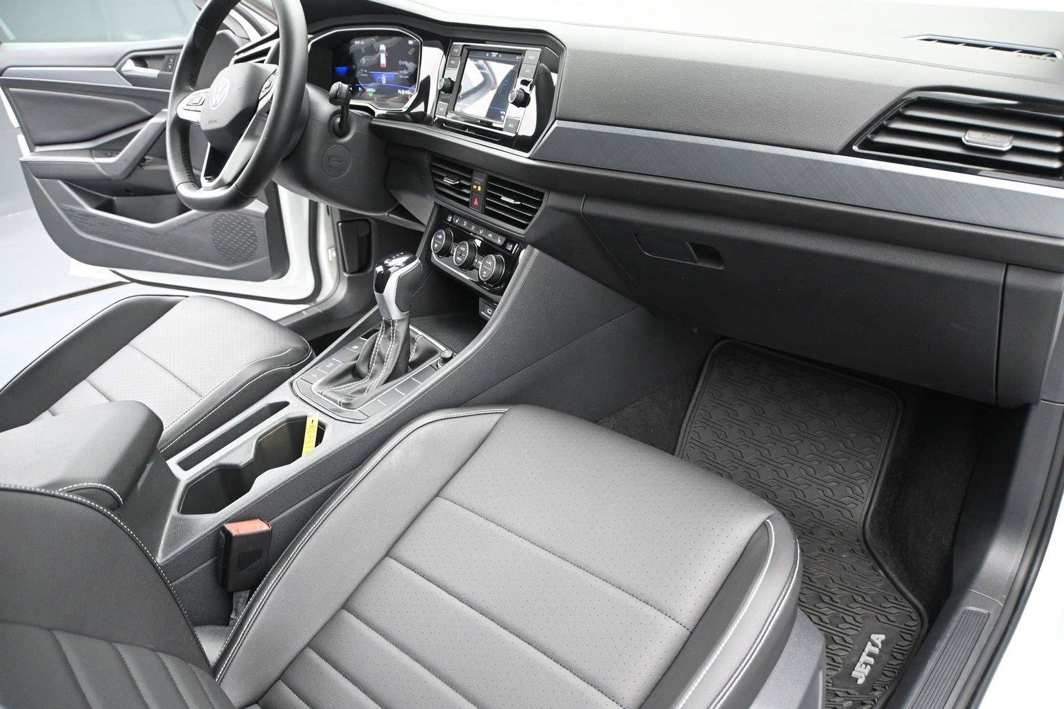 Used 2023 Volkswagen Jetta SE w/ Panoramic Sunroof Package FWD image 18