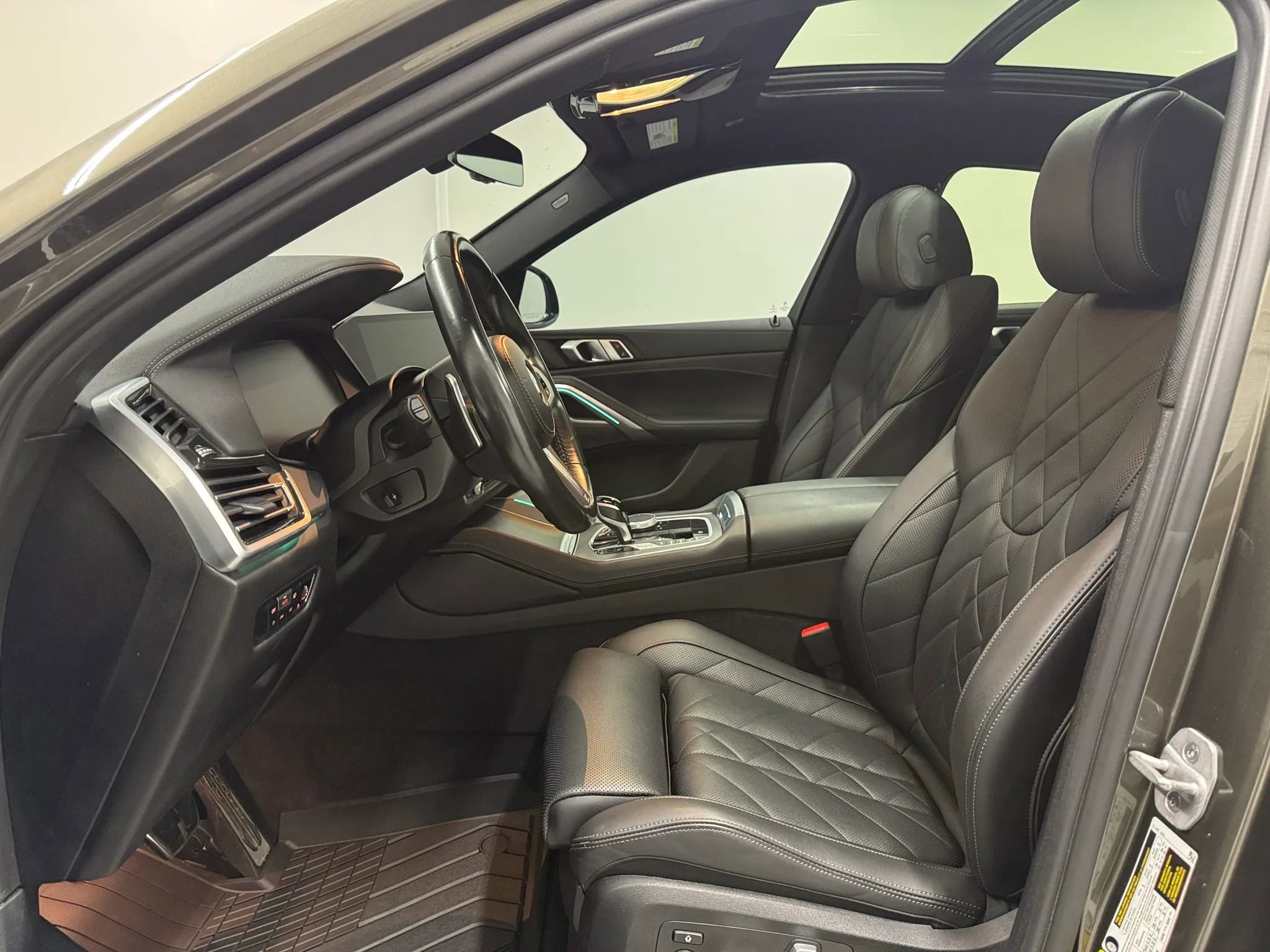 Used 2023 BMW X6 xDrive40i w/ M Sport Package image 11