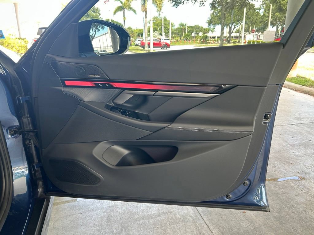 Used 2026 BMW i5 eDrive40 w/ Premium Package RWD image 28