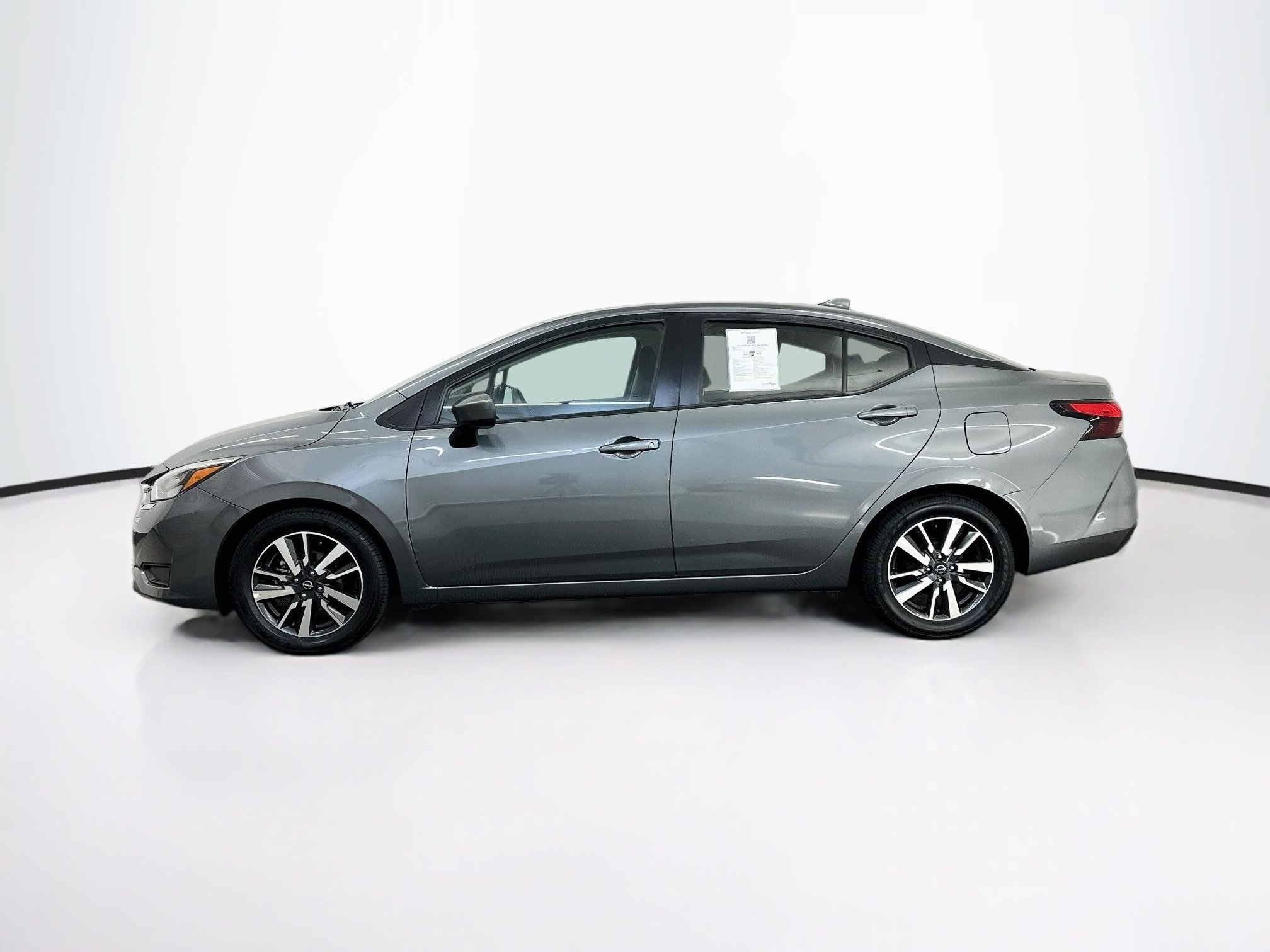 Used 2025 Nissan Versa SV FWD image 4
