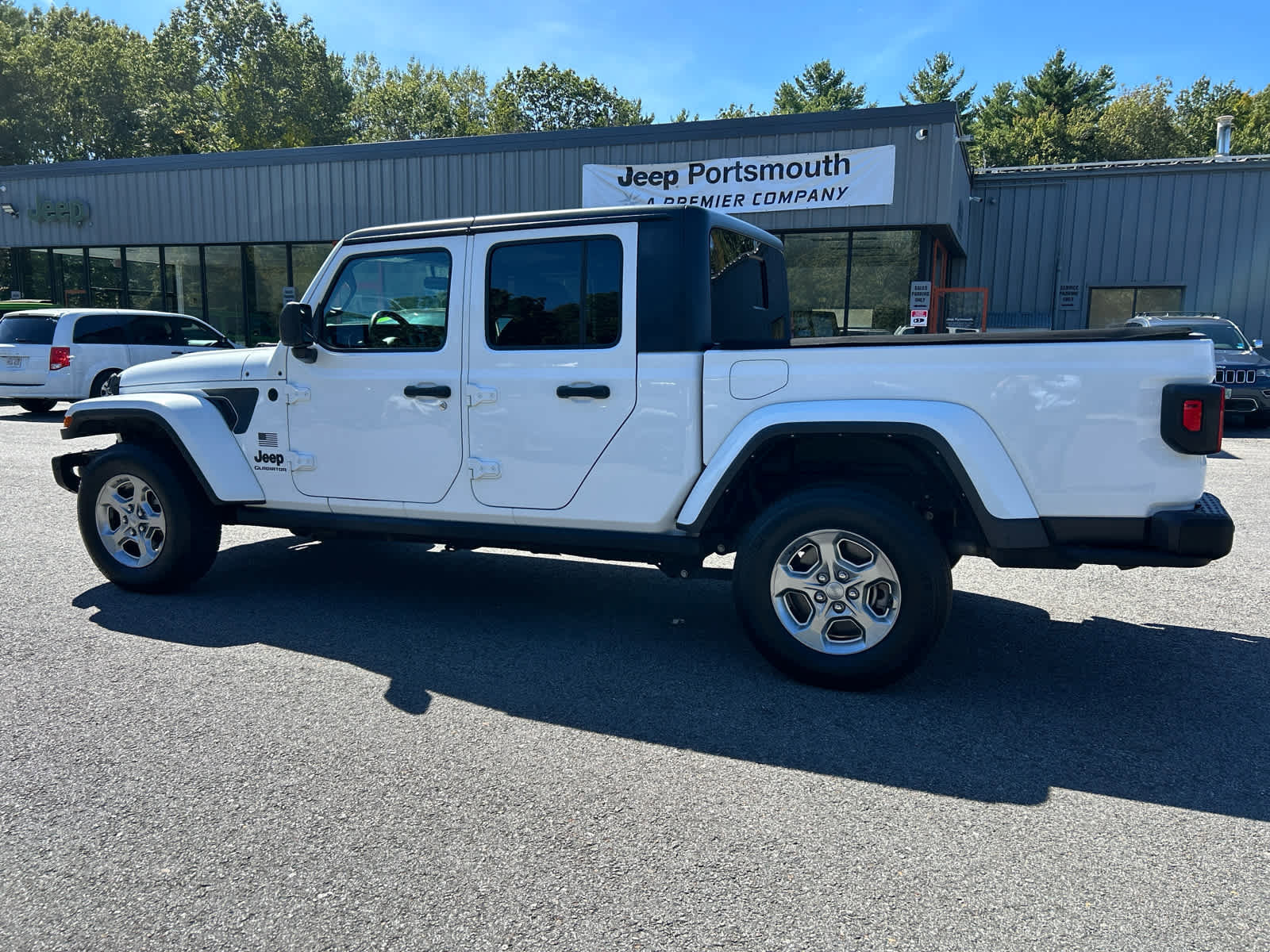 Used 2021 Jeep Gladiator Sport image 12