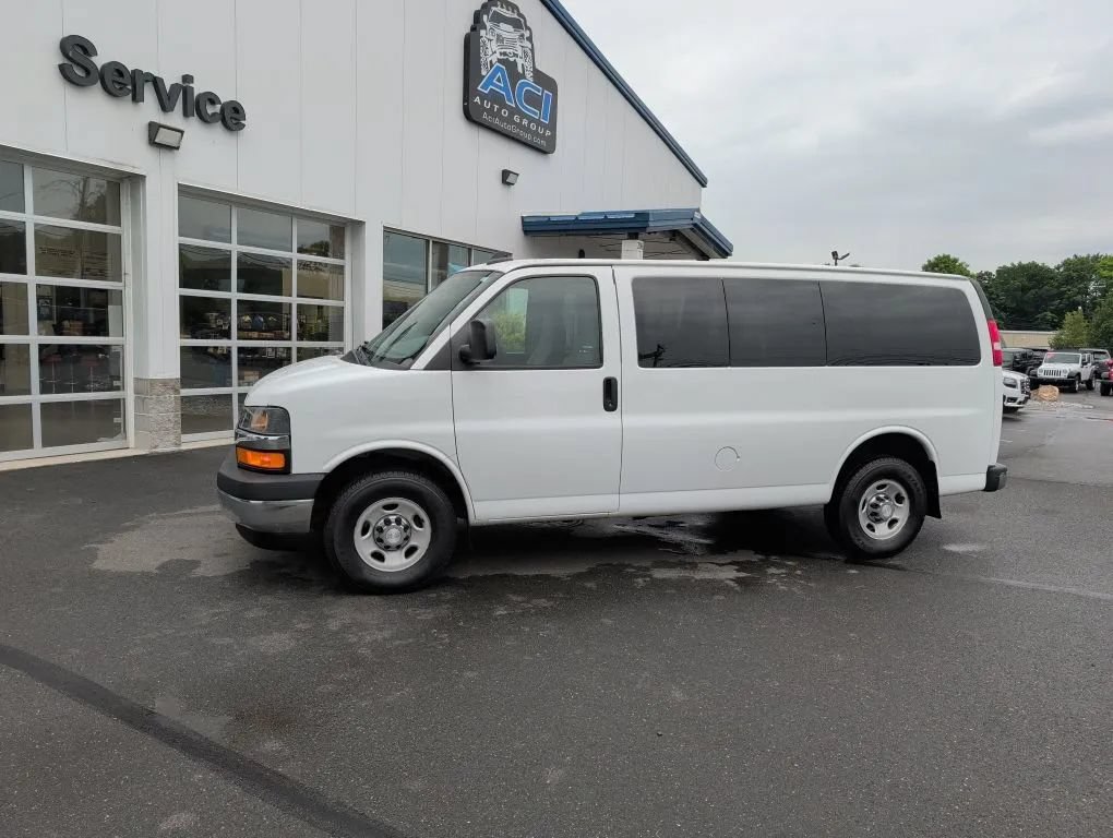 Used 2017 Chevrolet Express 2500 LT w/ LT Preferred Equipment Group RWD image 2