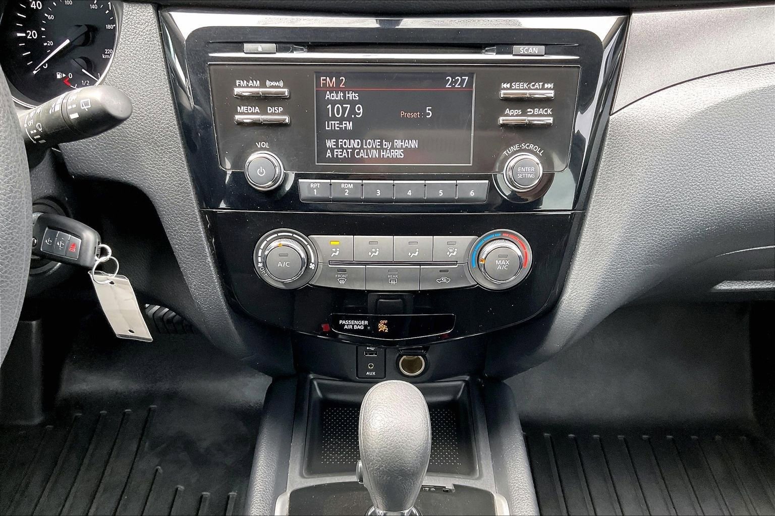 Used 2015 Nissan Rogue S image 9