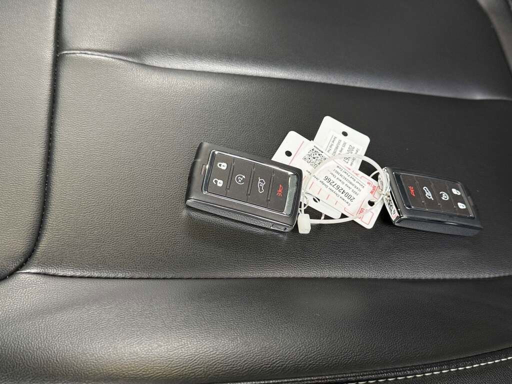 New 2025 Jeep Grand Cherokee Limited w/ Black Appearance Package image 31