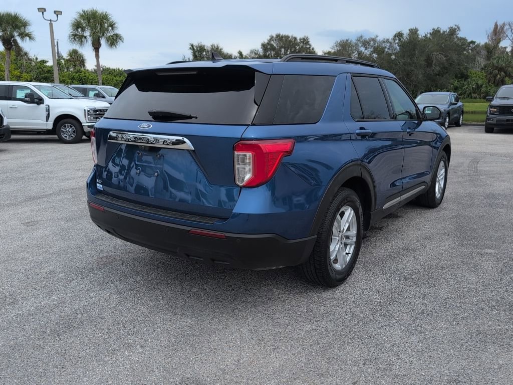 Certified 2022 Ford Explorer XLT image 3