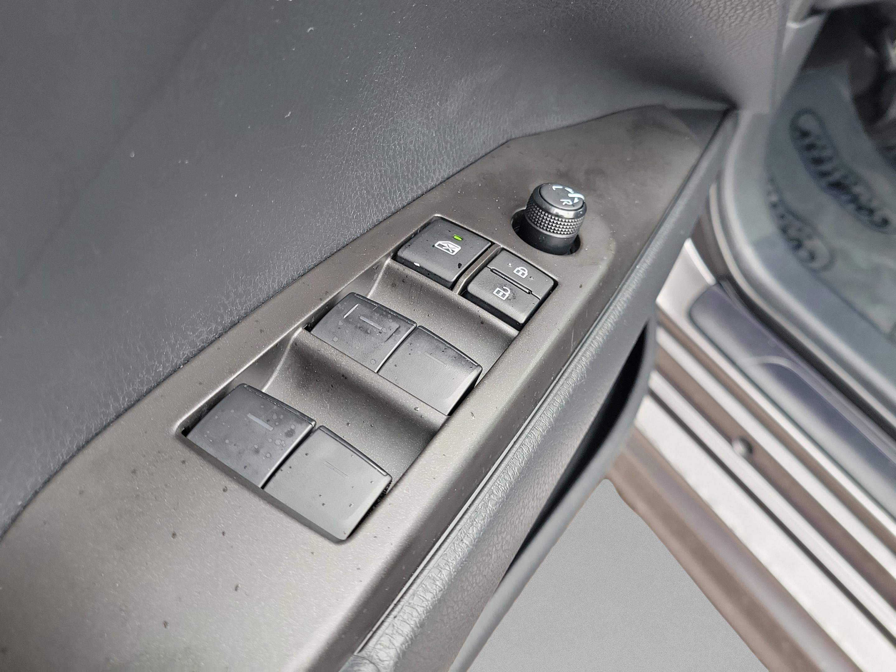 Used 2023 Toyota Camry SE image 13