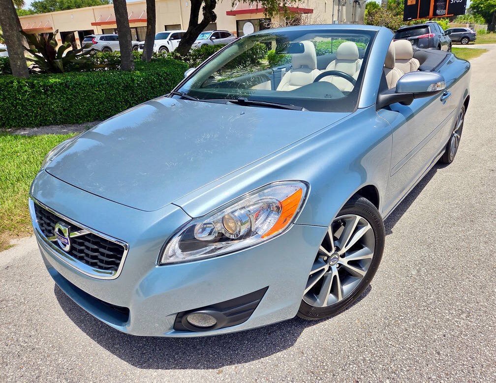 Used 2012 Volvo C70 T5 FWD image 2