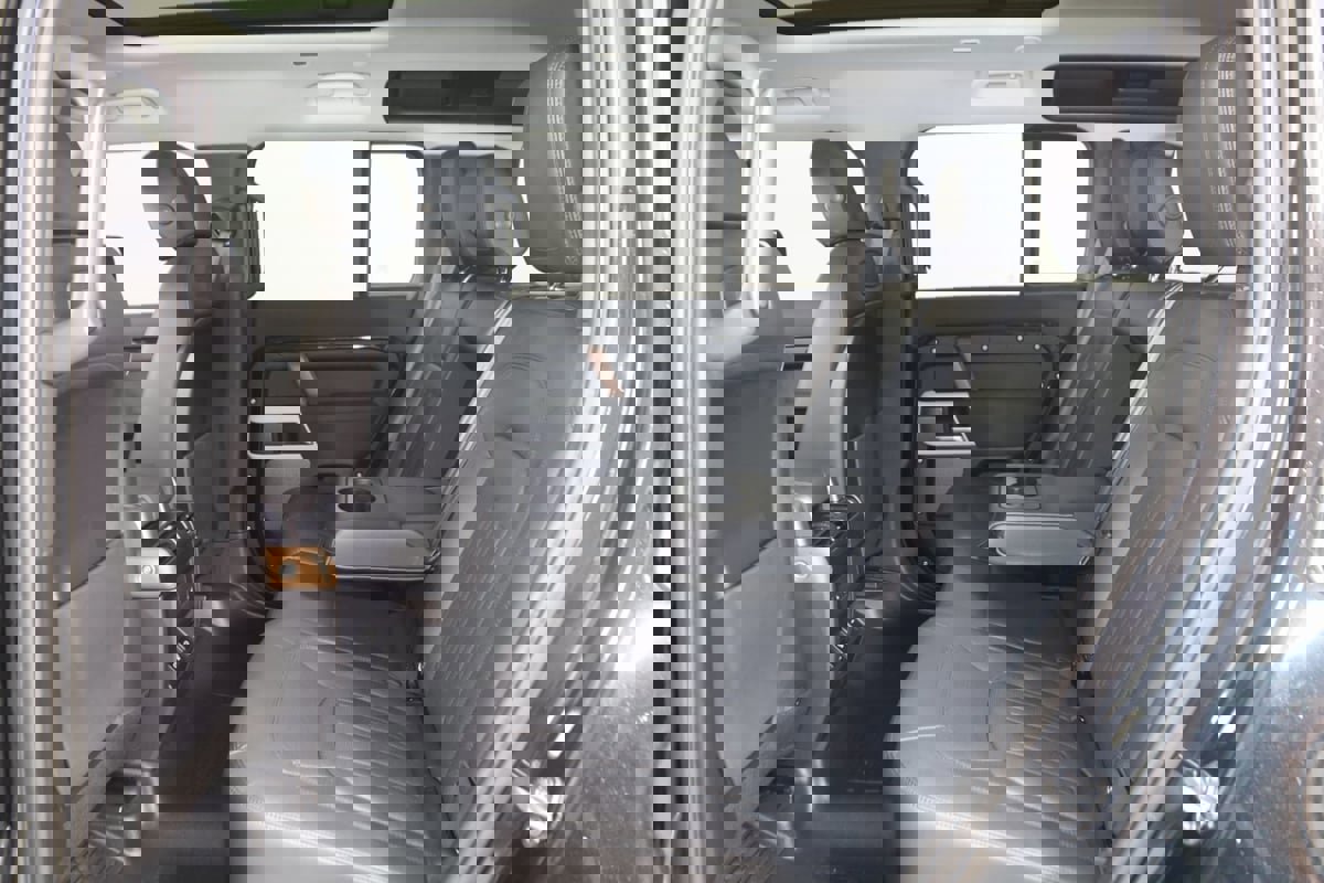 Used 2022 Land Rover Defender 110 SE image 49