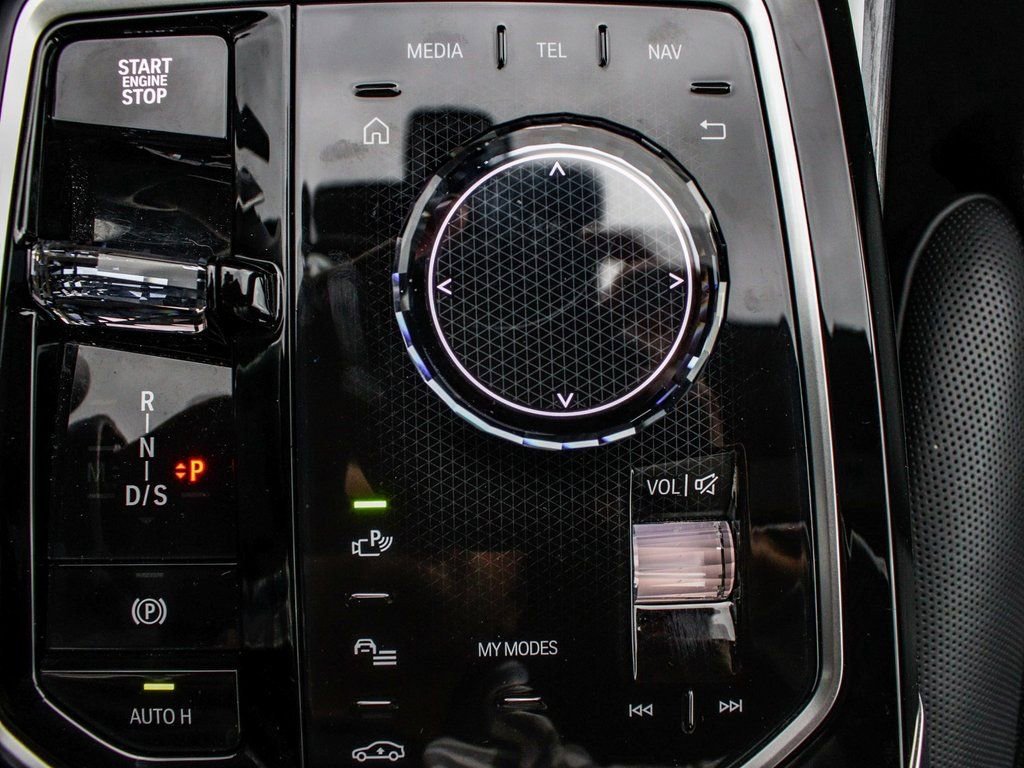 Used 2025 BMW 740i xDrive image 29