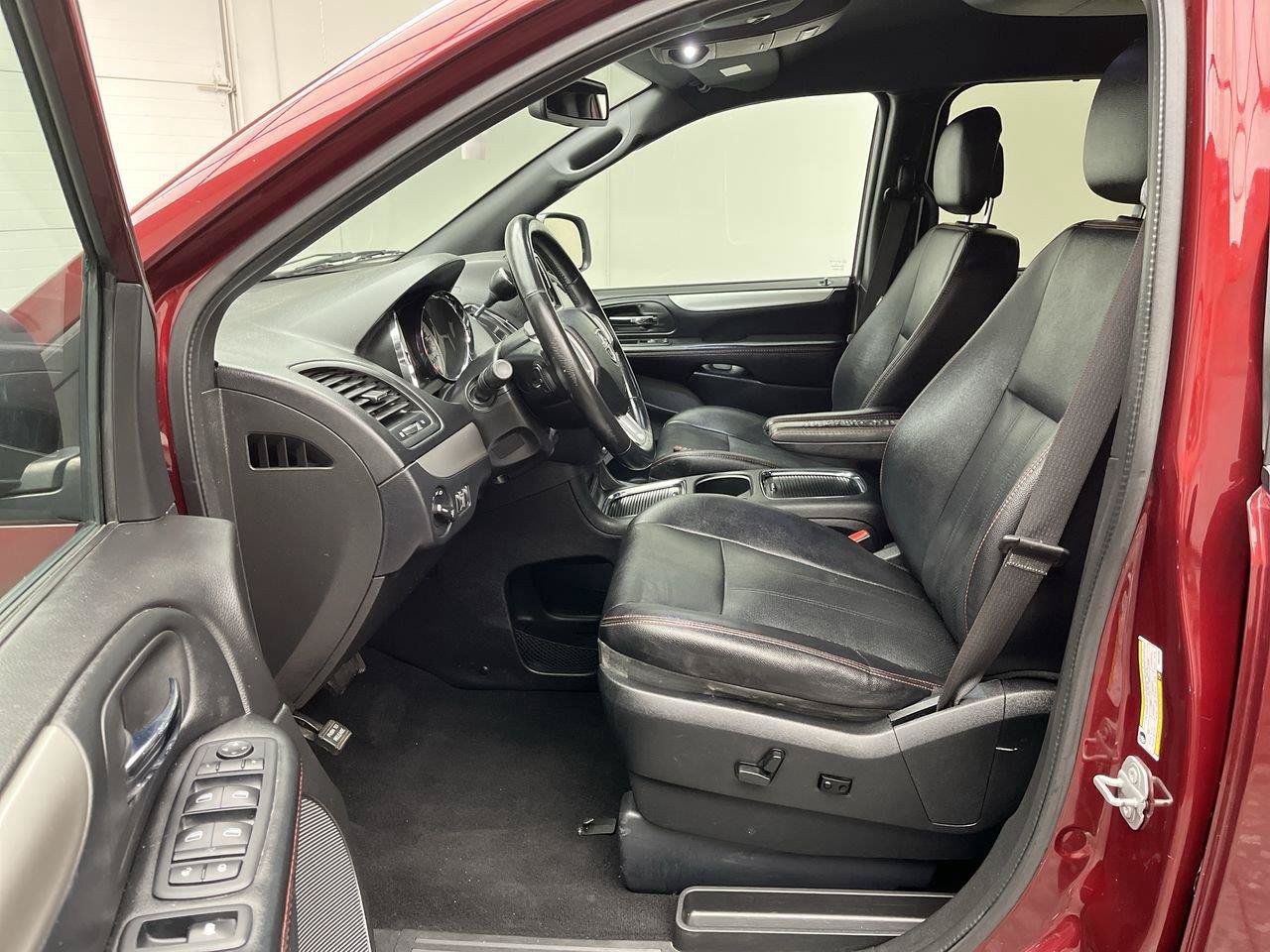 Used 2019 Dodge Grand Caravan GT FWD image 3