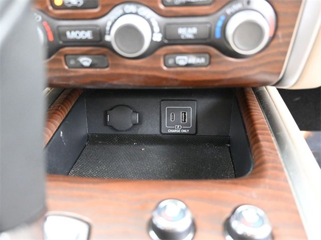 Used 2019 Nissan Pathfinder Platinum image 19