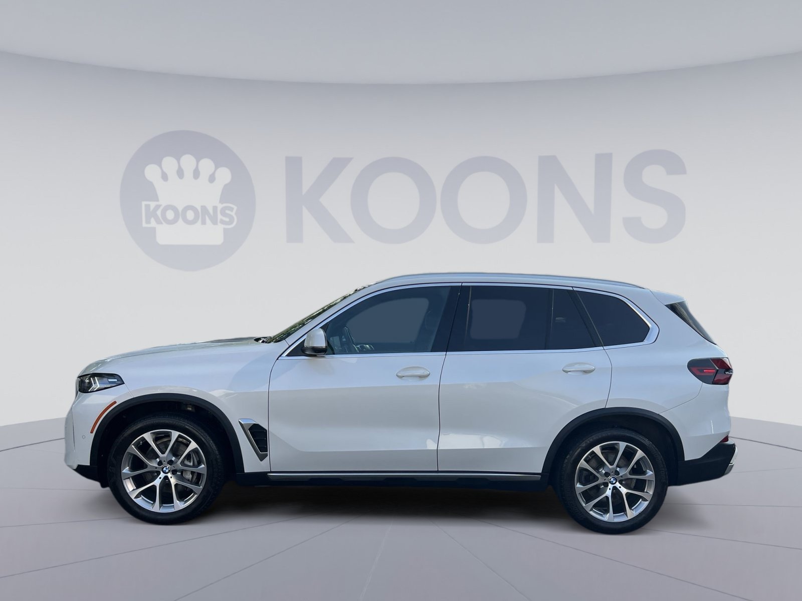 Used 2024 BMW X5 xDrive40i w/ Premium Package AWD/4WD image 2
