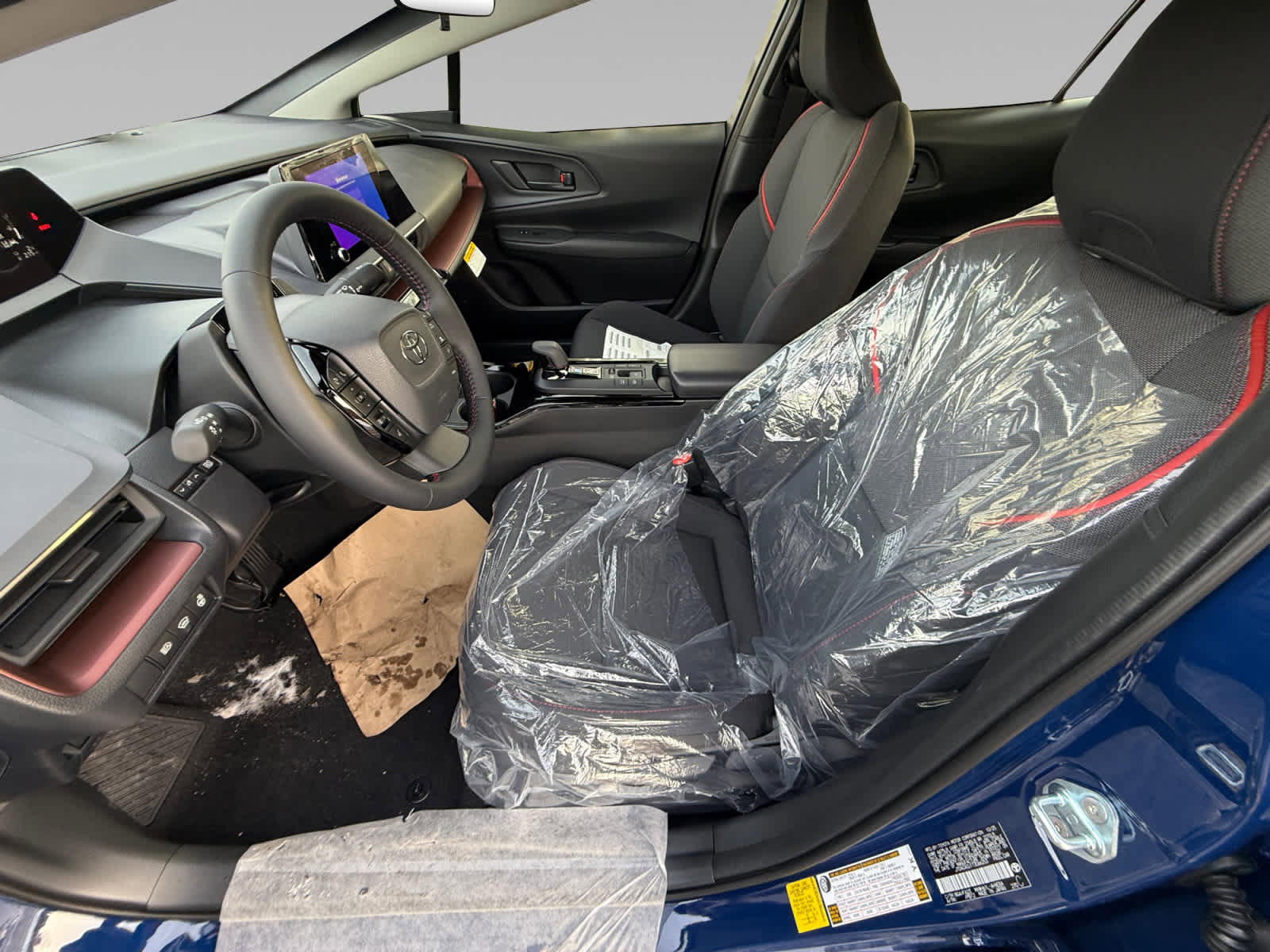 New 2026 Toyota Prius Plug-In Hybrid FWD image 9