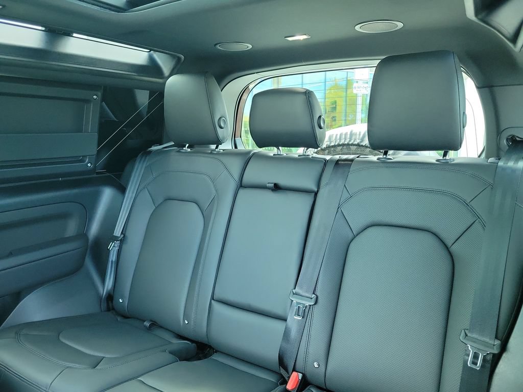 New 2026 Land Rover Defender 90 X-Dynamic SE AWD/4WD image 14