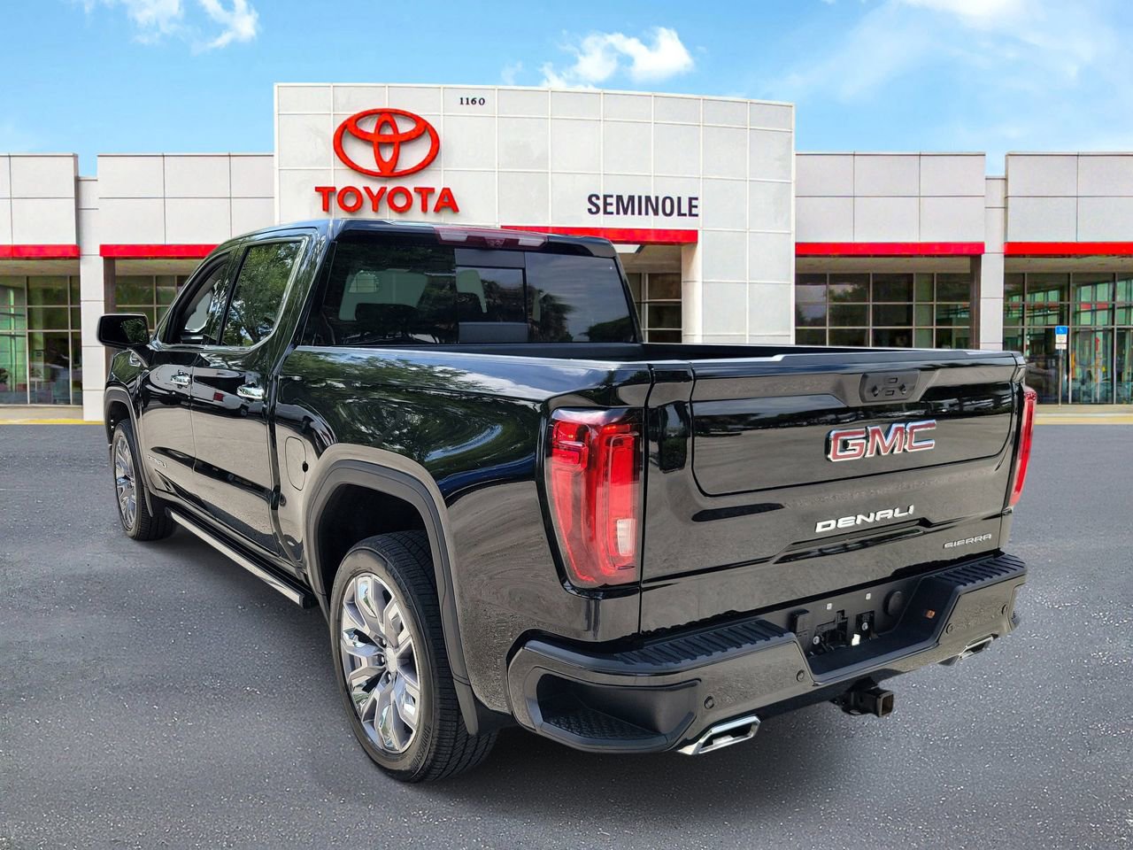 Used 2024 GMC Sierra 1500 Denali w/ Denali Reserve Package image 4