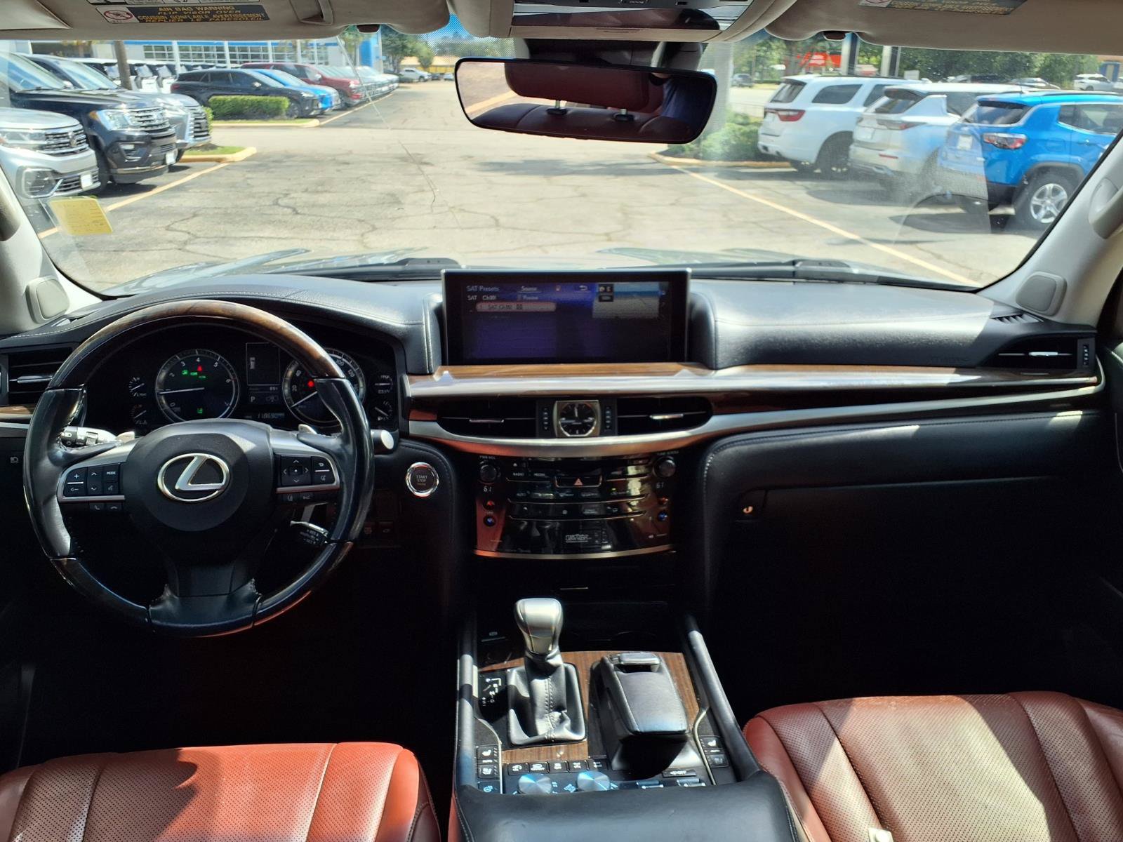 Used 2016 Lexus LX 570 4WD w/ Luxury Package image 3