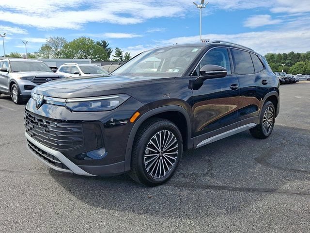 Certified 2025 Volkswagen Tiguan S w/ 18" Wheel Package AWD/4WD image 3
