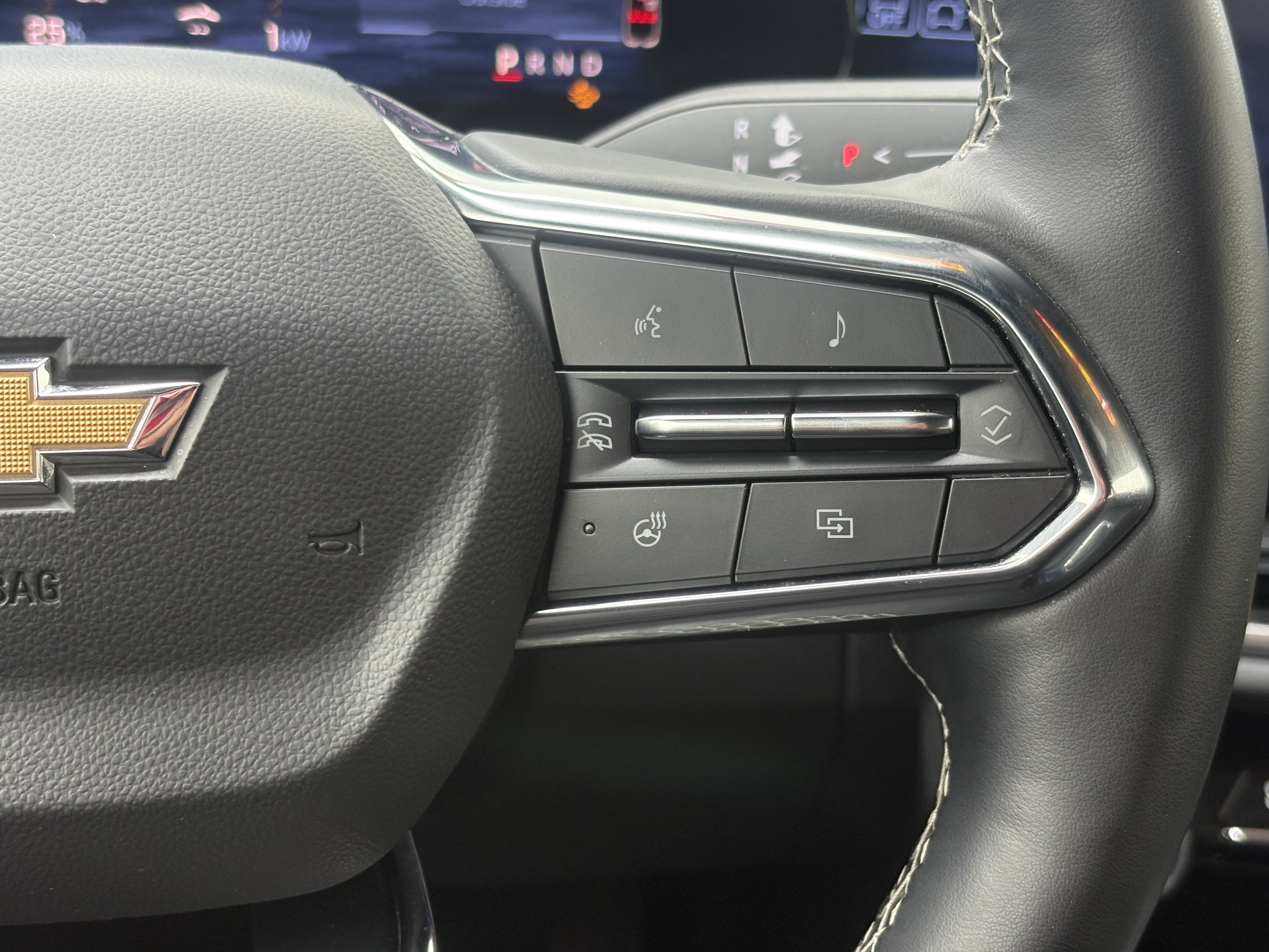 Used 2024 Chevrolet Equinox EV LT w/ LPO, Blackout Package FWD image 17