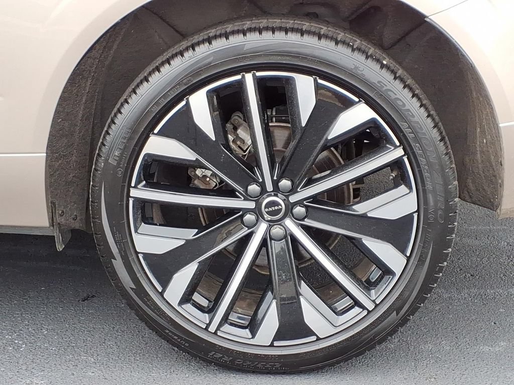 Certified 2026 Volvo XC60 B5 Ultra AWD/4WD image 6